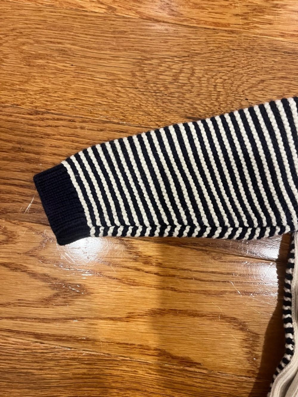 NWOT - GAP Cream and Navy Striped Crewneck Sweater - Picture 5 of 6